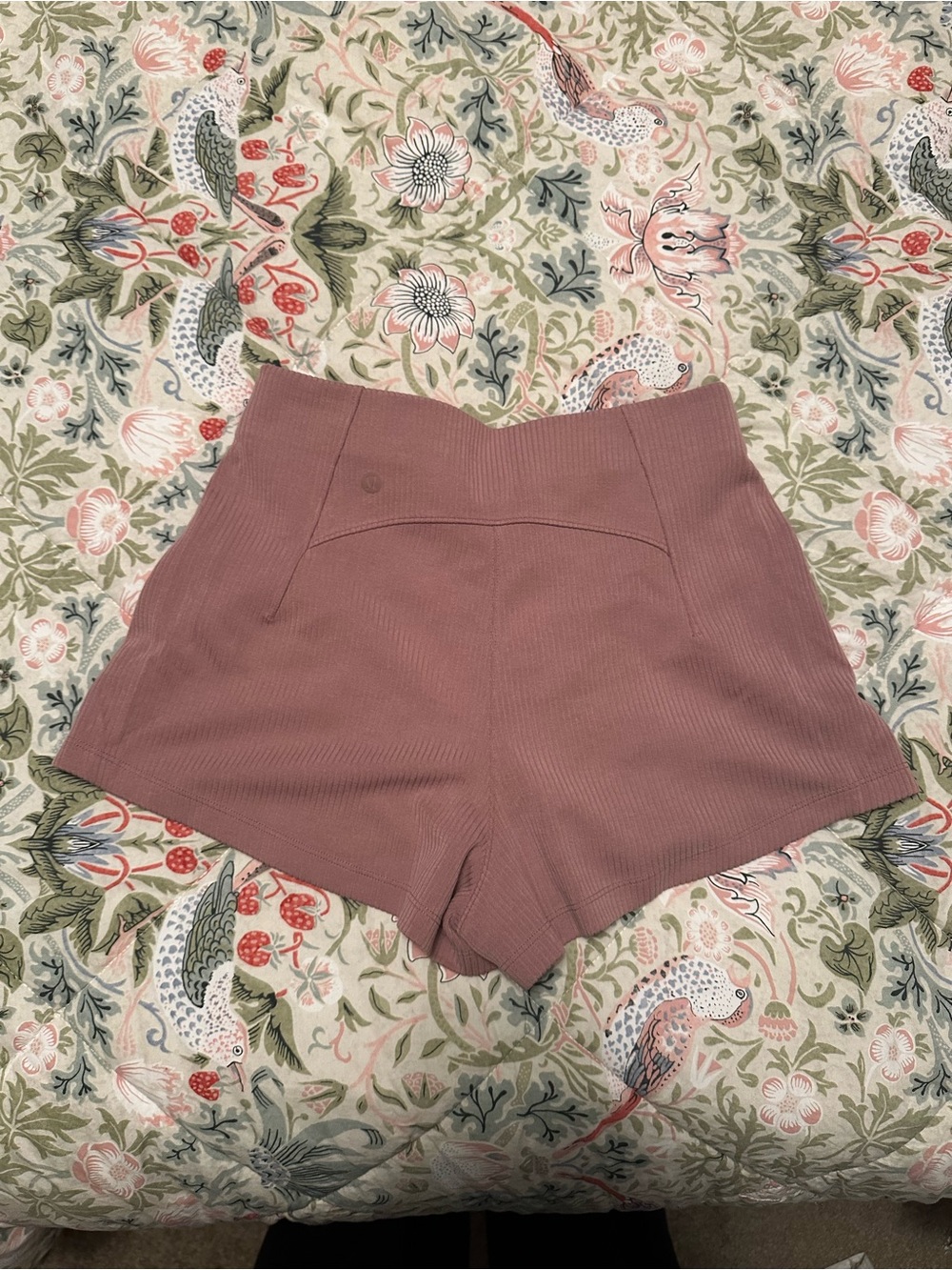 lululemon athletica High-Waist Ribbed Shorts in Dusty Mauve